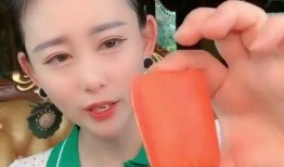 农村美女吃网红瓜,趣味横生的生活瞬间