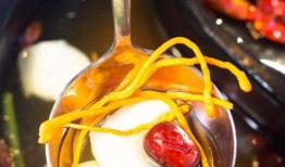 网红吃叉家瓜,趣味横生引发网友热议